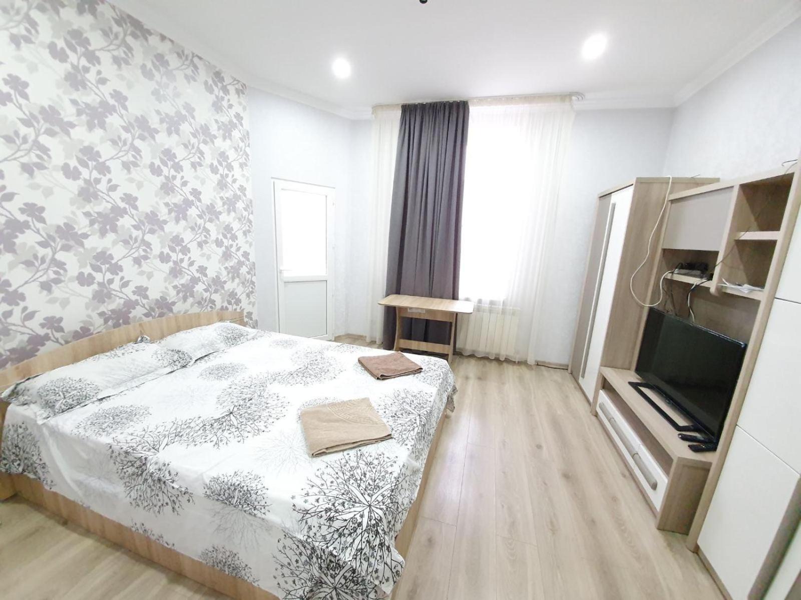 Tourist Home At Stefan Cel Mare With 2 Rooms Kischinau Exterior foto